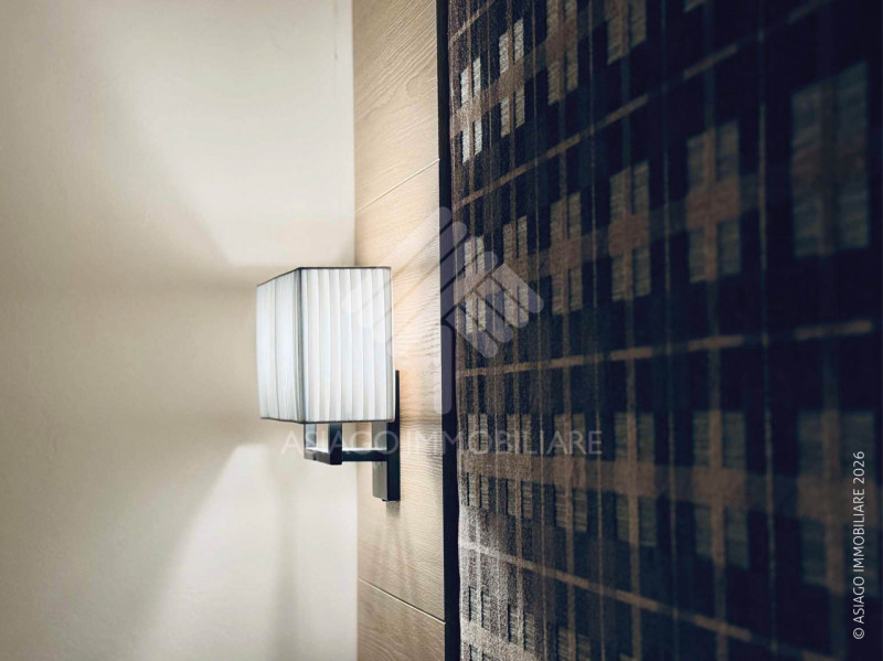 Asiago Immobiliare vi propone un’elegante e piacevole soluzione immobiliare: un bicamere recentem...