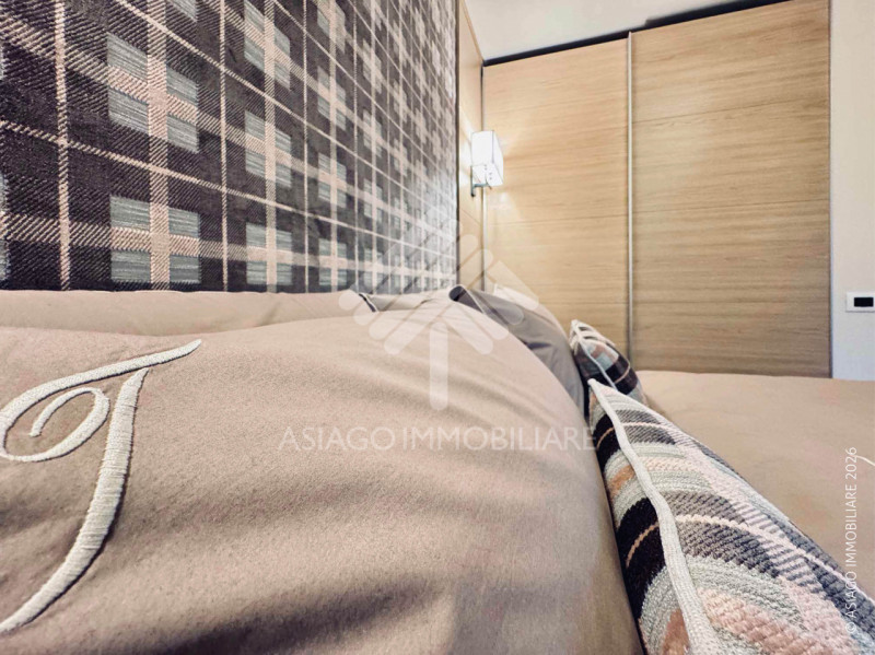 Asiago Immobiliare vi propone un’elegante e piacevole soluzione immobiliare: un bicamere recentem...