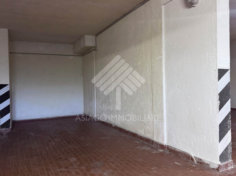Asiago Immobiliare vi propone un’elegante e piacevole soluzione immobiliare: un bicamere recentem...