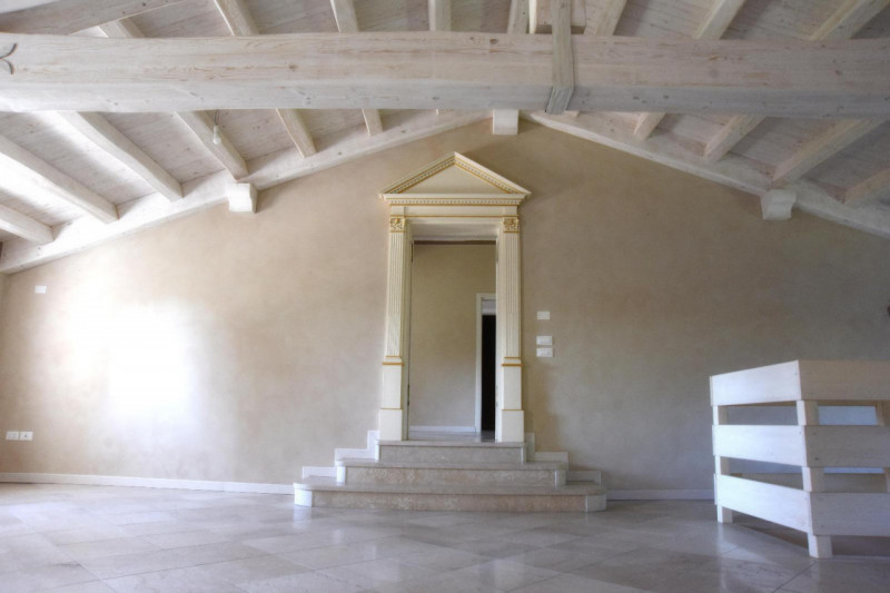 Rif. C355 (per info 338 9387816 Matteo – 340 2242606 Marco)

Immersa nel paesaggio suggestivo del...