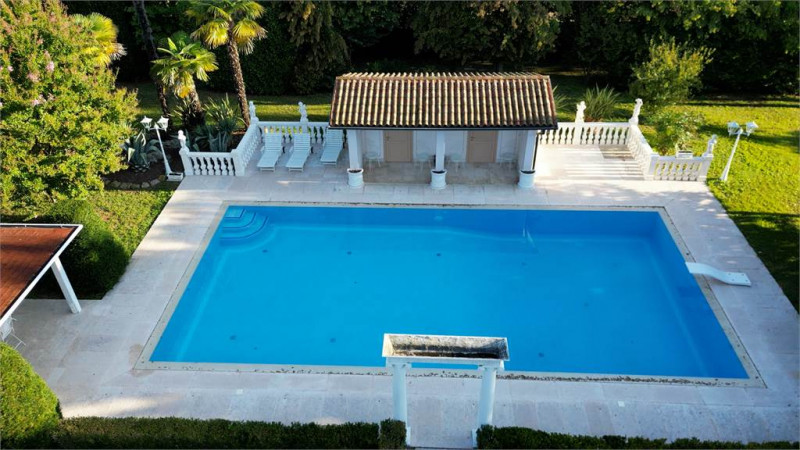 Rif. C355 (per info 338 9387816 Matteo – 340 2242606 Marco)

Immersa nel paesaggio suggestivo del...