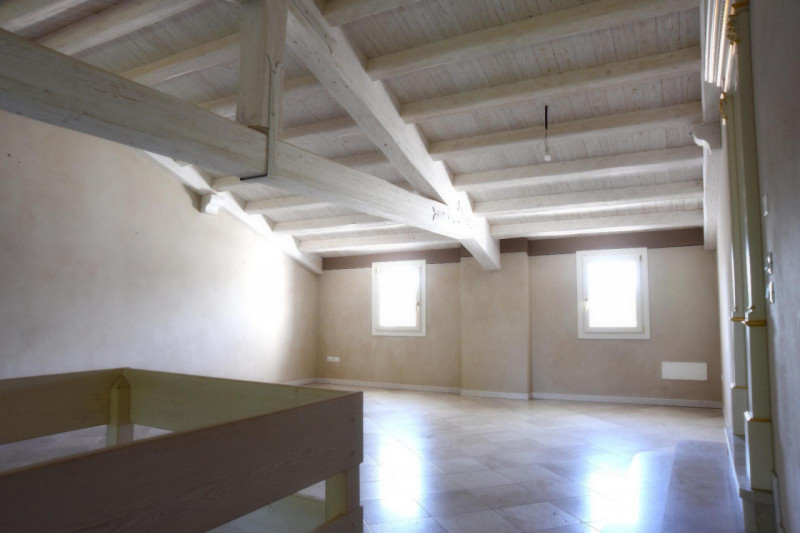 Rif. C355 (per info 338 9387816 Matteo – 340 2242606 Marco)

Immersa nel paesaggio suggestivo del...