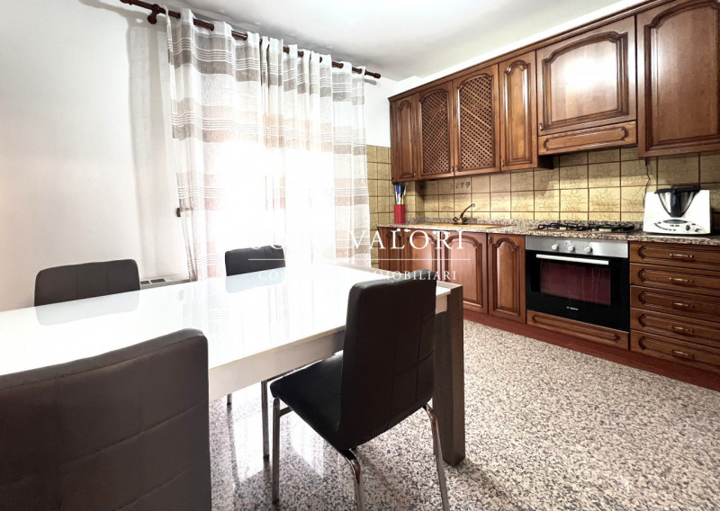 Rif. B491 (per info 338 9387816 Matteo – 340 2242606 Marco)

Questa villetta a schiera centrale, ...