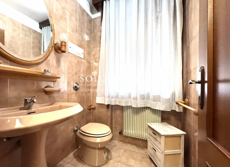 Rif. B491 (per info 338 9387816 Matteo – 340 2242606 Marco)

Questa villetta a schiera centrale, ...