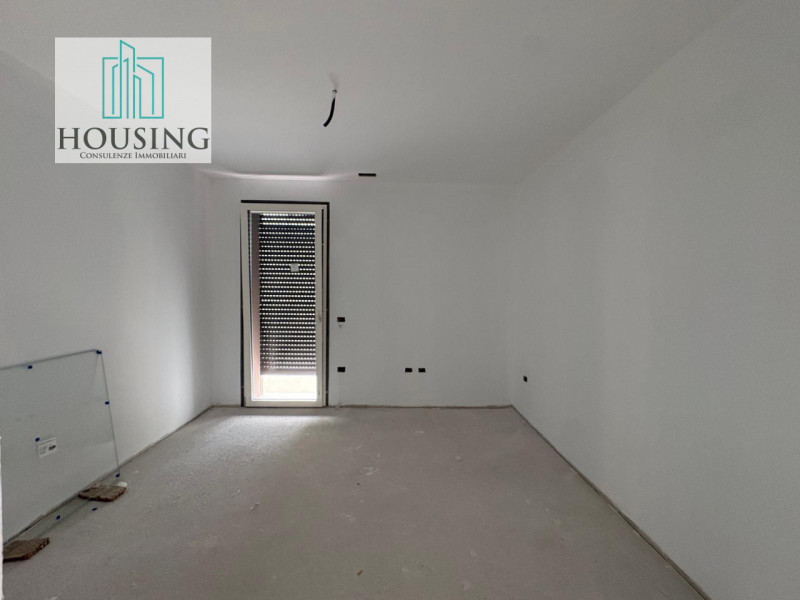 Proponiamo in vendita un esclusivo attico situato al terzo ed ultimo piano di un elegante edifici...