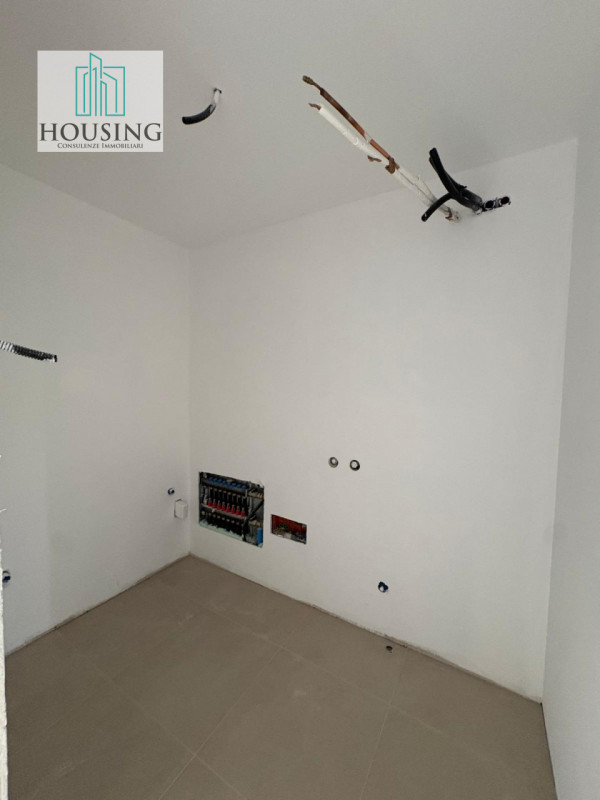 Proponiamo in vendita un esclusivo attico situato al terzo ed ultimo piano di un elegante edifici...