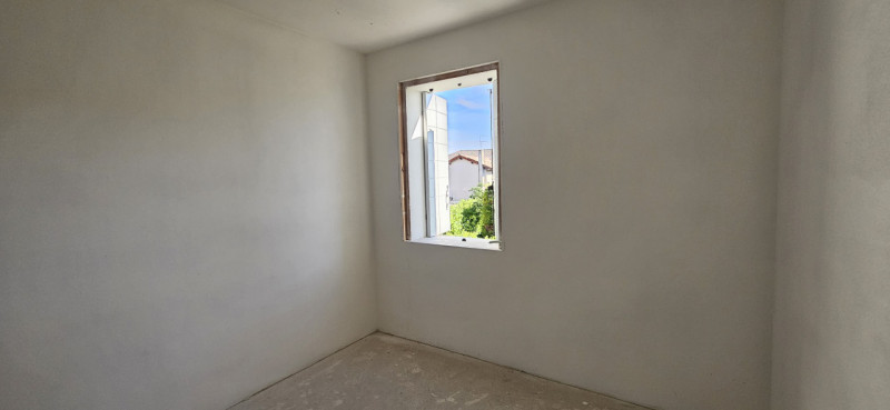 LEGNARO Località Casone. Proponiamo in vendita una nuova porzione di trifamiliare di testa. L’imm...