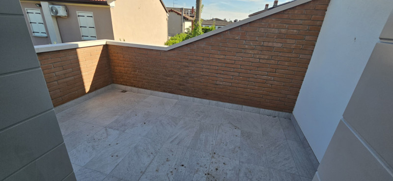 LEGNARO Località Casone. Proponiamo in vendita una nuova porzione di trifamiliare di testa. L’imm...