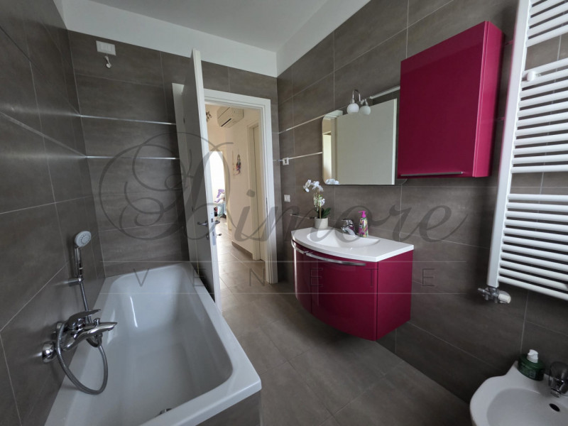 MASSANZAGO - SANDONO: APPARTAMENTO CON 3 CAMERE
In centro a San Dono di Massanzago, in ottimo qua...