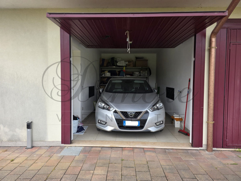 MASSANZAGO - SANDONO: APPARTAMENTO CON 3 CAMERE
In centro a San Dono di Massanzago, in ottimo qua...