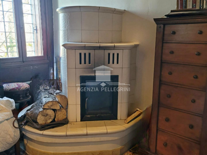 PROPONIAMO IN AFFITTO VILLA STORICA IN COLLINA all’interno di un prestigioso complesso rinascimen...
