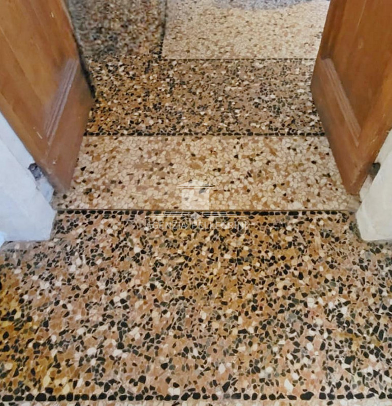 PROPONIAMO IN AFFITTO VILLA STORICA IN COLLINA all’interno di un prestigioso complesso rinascimen...