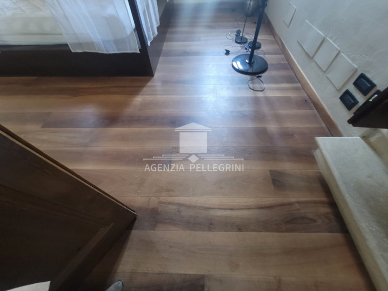 PROPONIAMO IN AFFITTO VILLA STORICA IN COLLINA all’interno di un prestigioso complesso rinascimen...