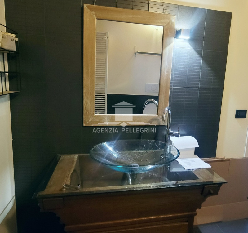 PROPONIAMO IN AFFITTO VILLA STORICA IN COLLINA all’interno di un prestigioso complesso rinascimen...