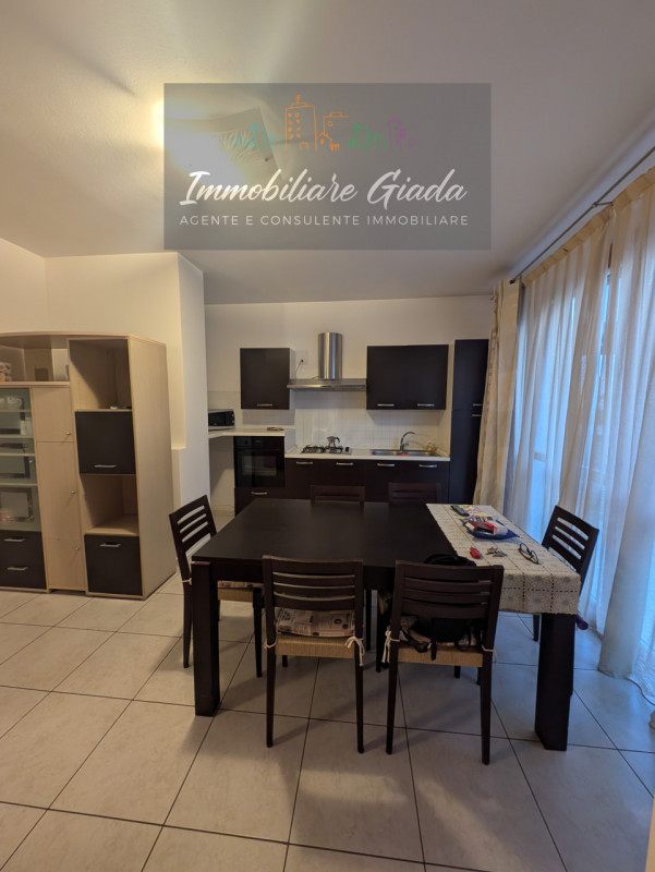 L’immobiliare Giada vi propone questo bell' appartamento al piano terra con giardino privato, sit...
