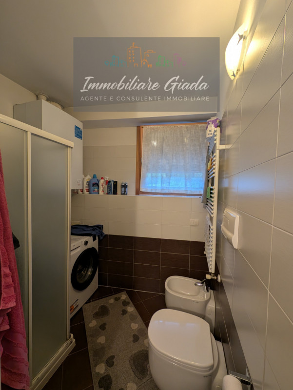 L’immobiliare Giada vi propone questo bell' appartamento al piano terra con giardino privato, sit...