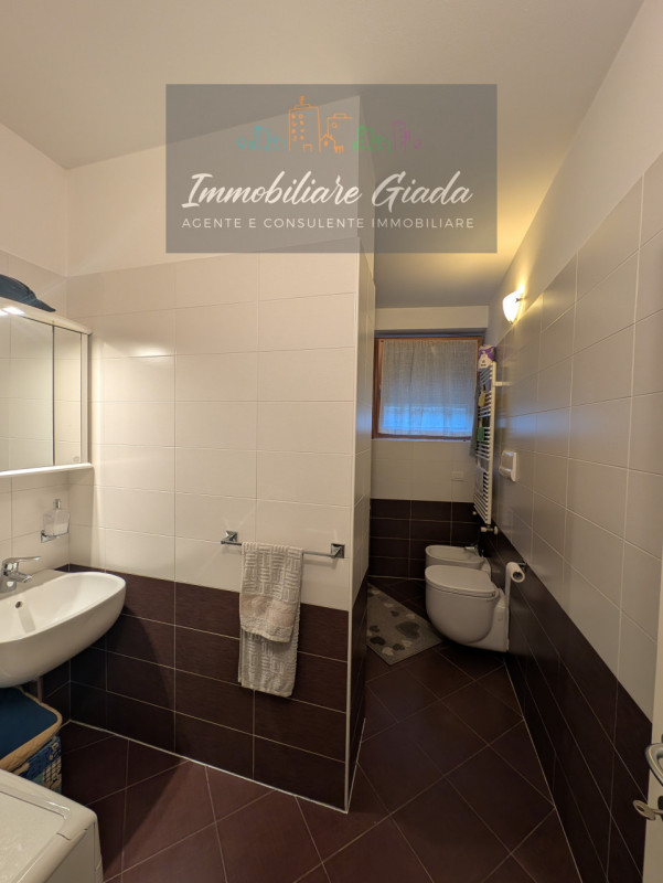 L’immobiliare Giada vi propone questo bell' appartamento al piano terra con giardino privato, sit...