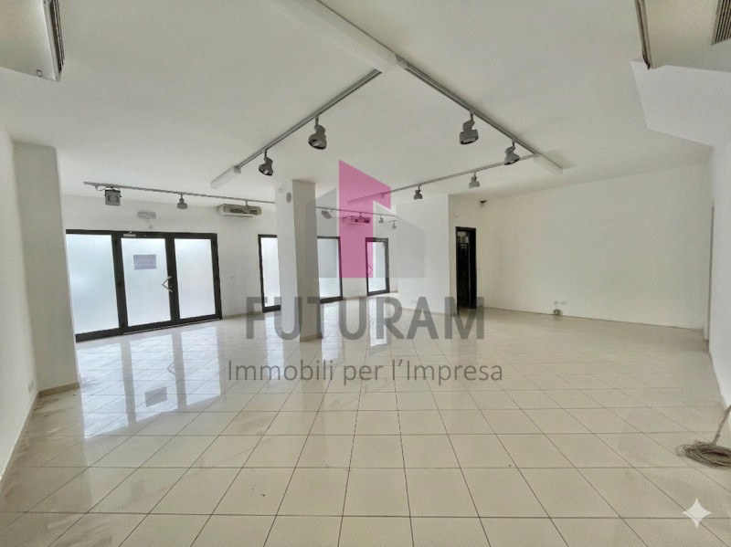 CITTADELLA - 52FIL - PER INFO 0444/310220

Proponiamo in affitto un ampio negozio di 250 mq situa...