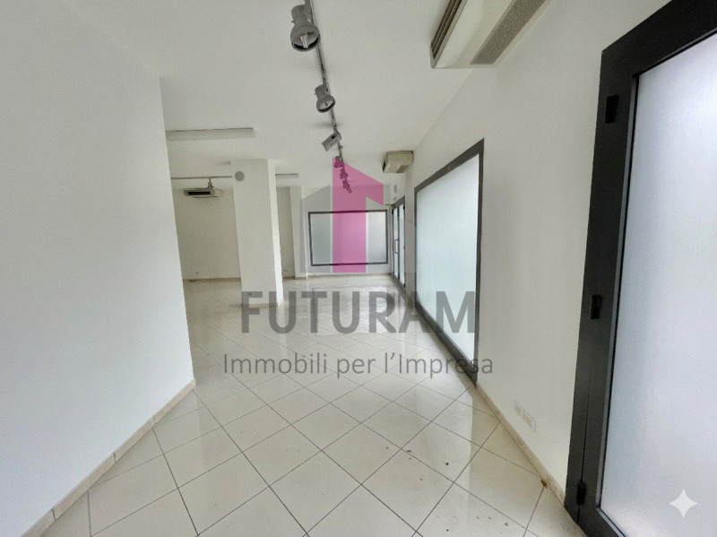 CITTADELLA - 52FIL - PER INFO 0444/310220

Proponiamo in affitto un ampio negozio di 250 mq situa...
