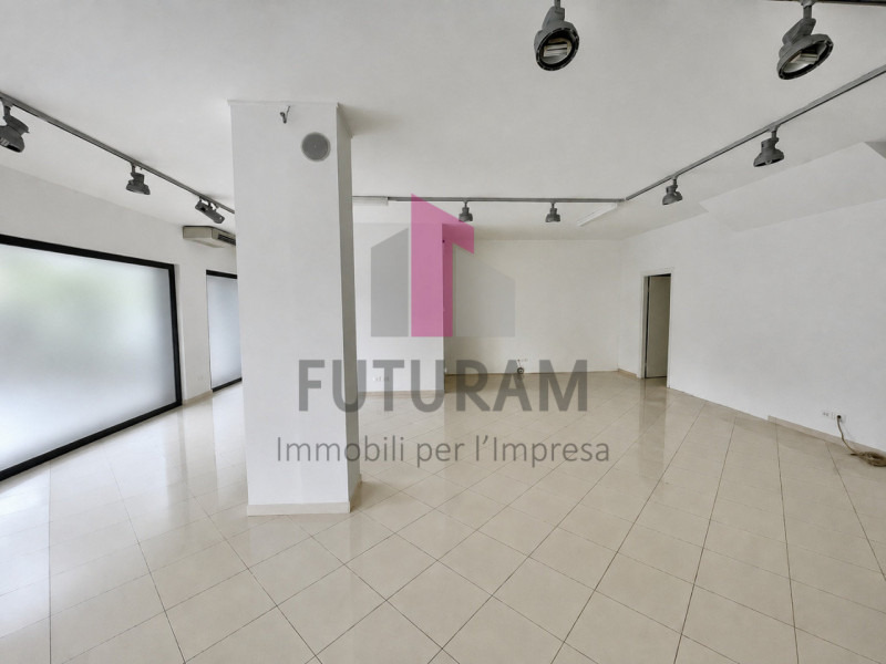 CITTADELLA - 52FIL - PER INFO 0444/310220

Proponiamo in affitto un ampio negozio di 250 mq situa...