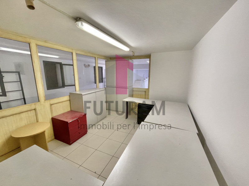 CITTADELLA - 52FIL - PER INFO 0444/310220

Proponiamo in affitto un ampio negozio di 250 mq situa...