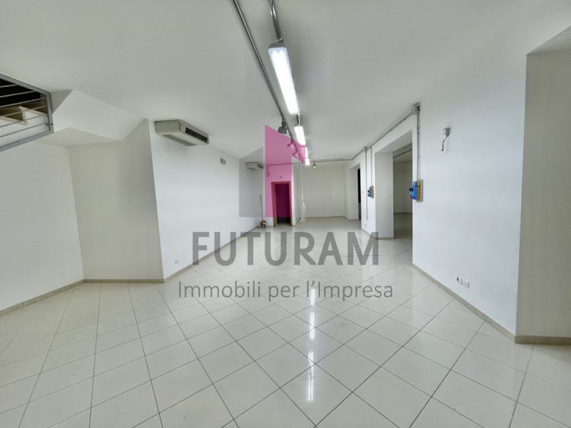 CITTADELLA - 52FIL - PER INFO 0444/310220

Proponiamo in affitto un ampio negozio di 250 mq situa...