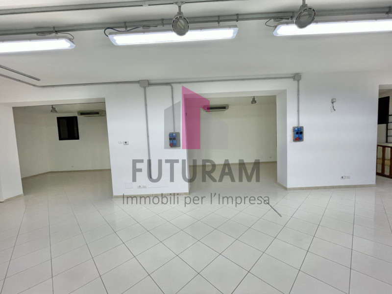 CITTADELLA - 52FIL - PER INFO 0444/310220

Proponiamo in affitto un ampio negozio di 250 mq situa...