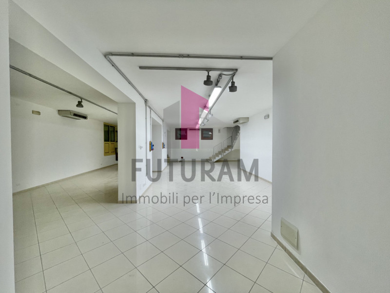 CITTADELLA - 52FIL - PER INFO 0444/310220

Proponiamo in affitto un ampio negozio di 250 mq situa...