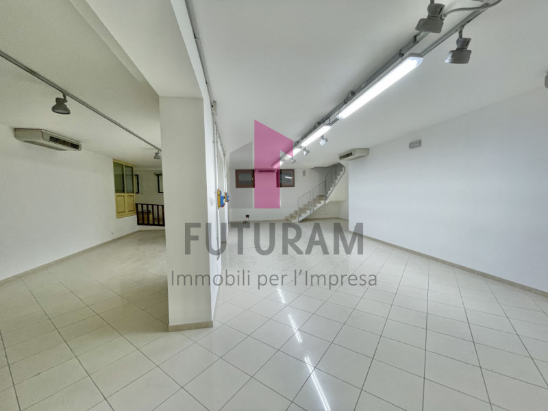 CITTADELLA - 52FIL - PER INFO 0444/310220

Proponiamo in affitto un ampio negozio di 250 mq situa...