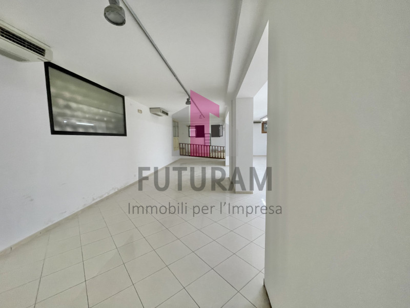 CITTADELLA - 52FIL - PER INFO 0444/310220

Proponiamo in affitto un ampio negozio di 250 mq situa...