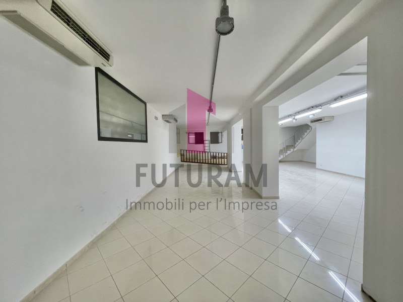 CITTADELLA - 52FIL - PER INFO 0444/310220

Proponiamo in affitto un ampio negozio di 250 mq situa...