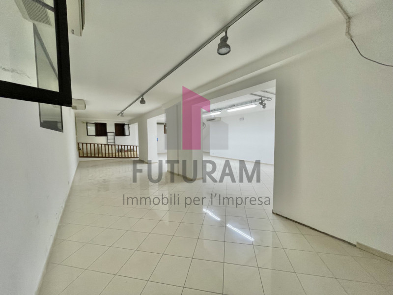 CITTADELLA - 52FIL - PER INFO 0444/310220

Proponiamo in affitto un ampio negozio di 250 mq situa...