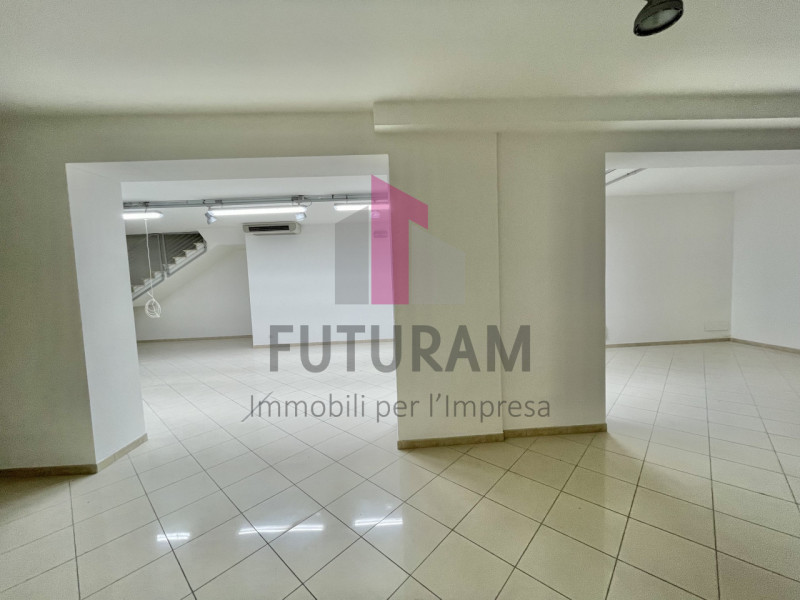 CITTADELLA - 52FIL - PER INFO 0444/310220

Proponiamo in affitto un ampio negozio di 250 mq situa...