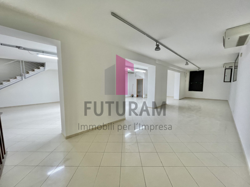CITTADELLA - 52FIL - PER INFO 0444/310220

Proponiamo in affitto un ampio negozio di 250 mq situa...