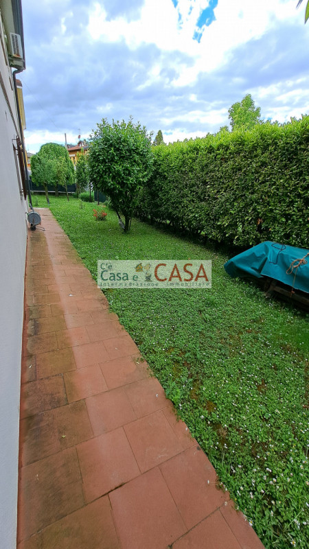 S. DOMENICO: Comoda a tutti i servizi e scuole, su lotto di circa 600mq, quartiere molto tranquil...
