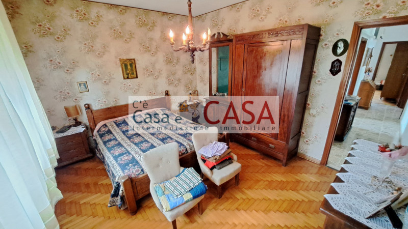 S. DOMENICO: Comoda a tutti i servizi e scuole, su lotto di circa 600mq, quartiere molto tranquil...