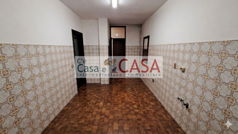S. DOMENICO: Comoda a tutti i servizi e scuole, su lotto di circa 600mq, quartiere molto tranquil...