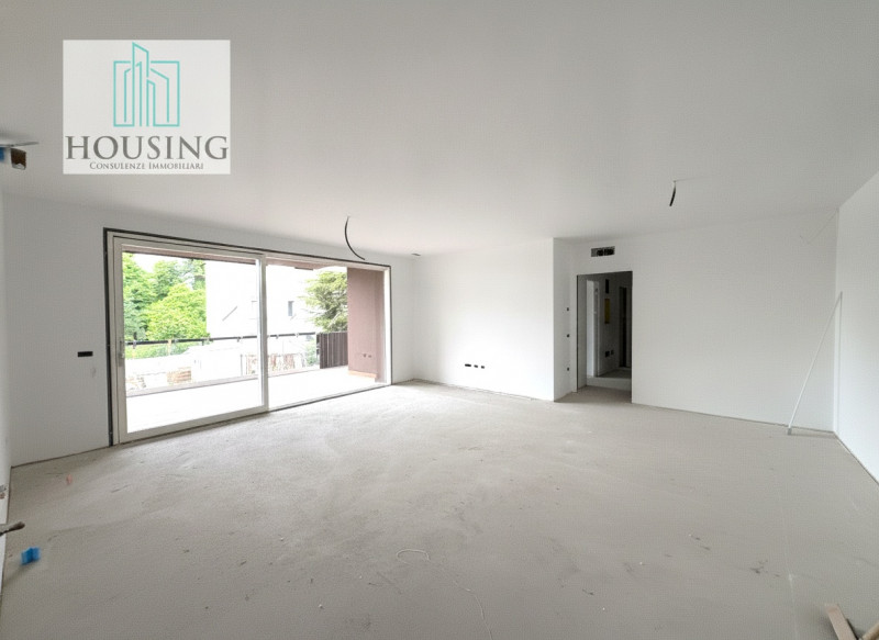 Situato in Viale Delle Terme, proponiamo un appartamento al primo piano all'interno di un elegant...