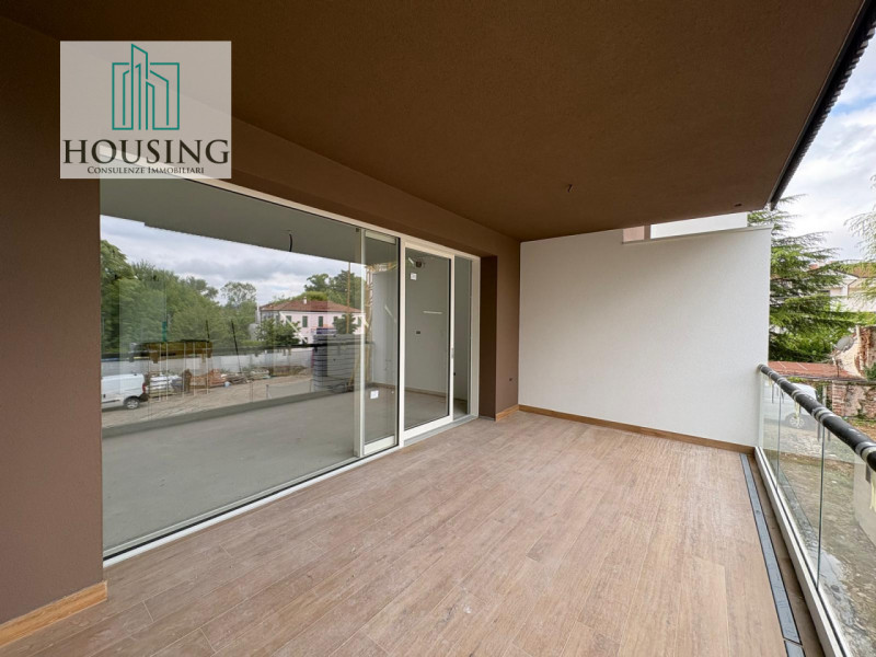 Situato in Viale Delle Terme, proponiamo un appartamento al primo piano all'interno di un moderno...