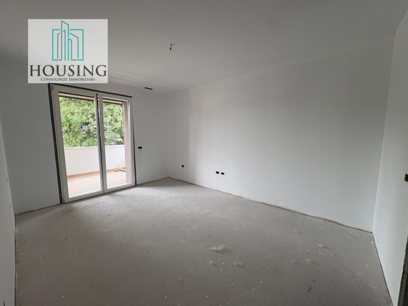 Situato in Viale Delle Terme, proponiamo un appartamento al primo piano all'interno di un moderno...