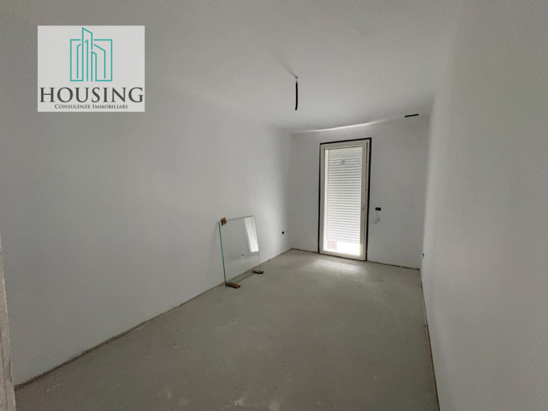 Situato in Viale Delle Terme, proponiamo un appartamento al primo piano all'interno di un moderno...
