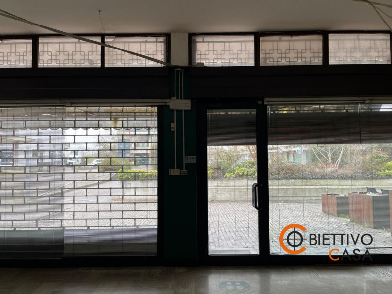 CADONEGHE, BRAGNI/SAN BONAVENTURA: Proponiamo in affitto negozio/ufficio libero, situato al piano...