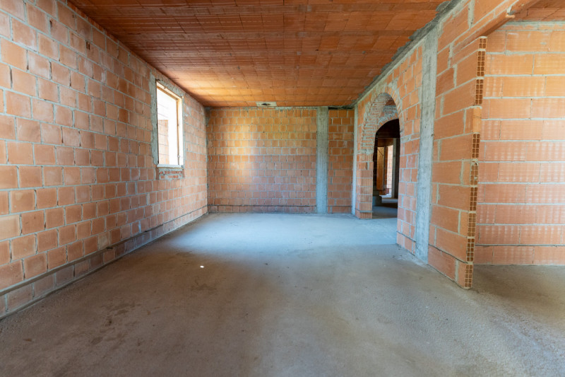 Nel cuore del paese, inserita in un elegante quartiere residenziale, proponiamo in vendita un'aff...