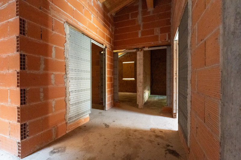 Nel cuore del paese, inserita in un elegante quartiere residenziale, proponiamo in vendita un'aff...