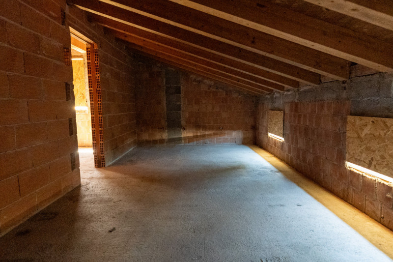 Nel cuore del paese, inserita in un elegante quartiere residenziale, proponiamo in vendita un'aff...
