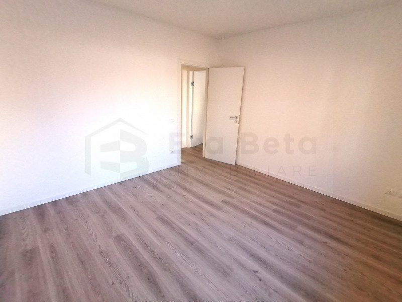 In una zona tranquilla nel quartiere Oltre Brenta, proponiamo un bellissimo appartamento trilocal...