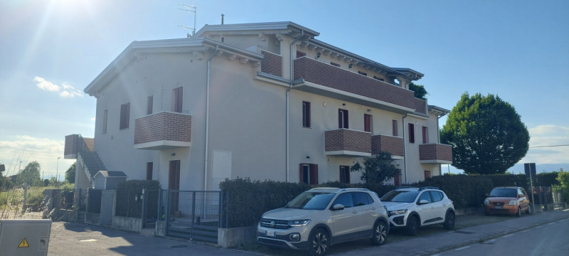Vuoi la libertà di una Casa Indipendente e la comodità di un Appartamento?
Ecco per te un splendi...