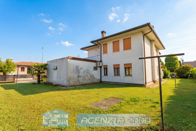 OCCASIONE IMPERDIBILE AD ARRE !!! BELLA PORZIONE DI BIFAMILIARE IN ORIZZONTALE DAI GRANDI SPAZI C...