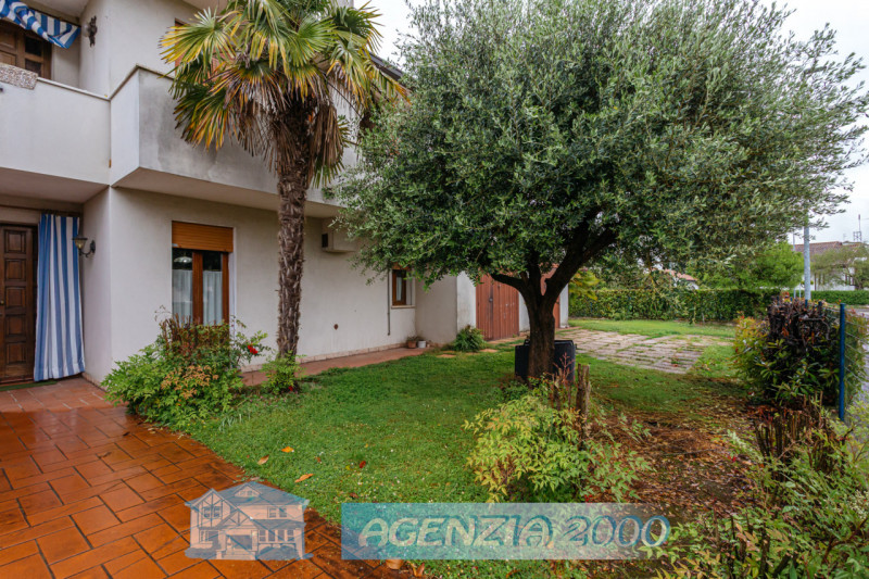 OCCASIONE IMPERDIBILE AD ARRE !!! BELLA PORZIONE DI BIFAMILIARE IN ORIZZONTALE DAI GRANDI SPAZI C...