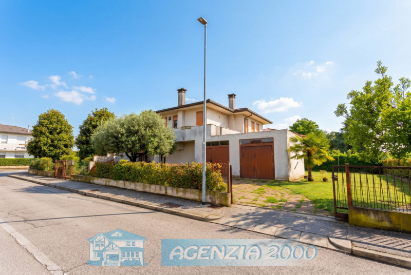OCCASIONE IMPERDIBILE AD ARRE !!! BELLA PORZIONE DI BIFAMILIARE IN ORIZZONTALE DAI GRANDI SPAZI C...
